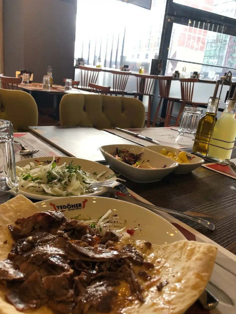 Ye Döner - İzmir Mekan Rehberi