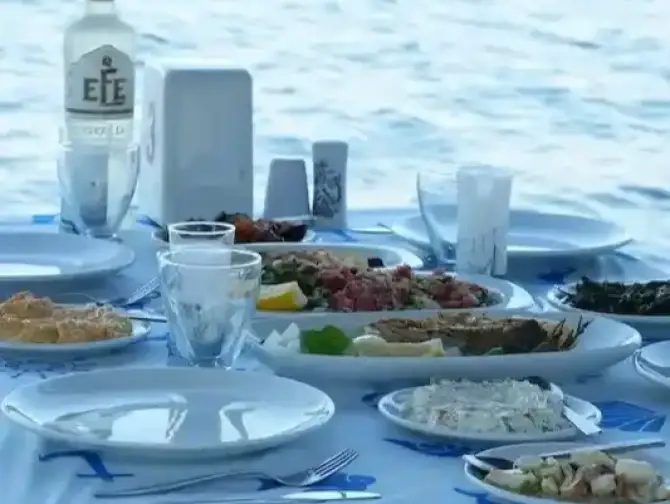 Akgün Balık Gülbahçe - İzmir Mekan Rehberi