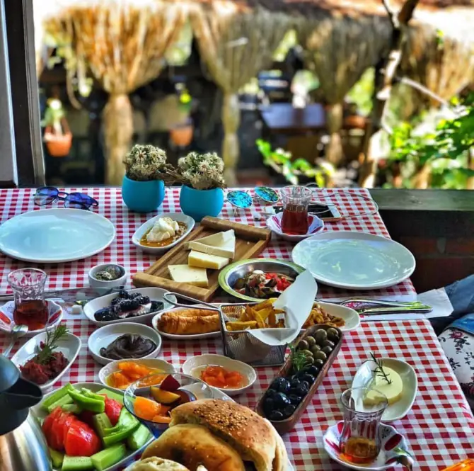 Aktuğ Köy Kahvaltısı - İzmir Mekan Rehberi