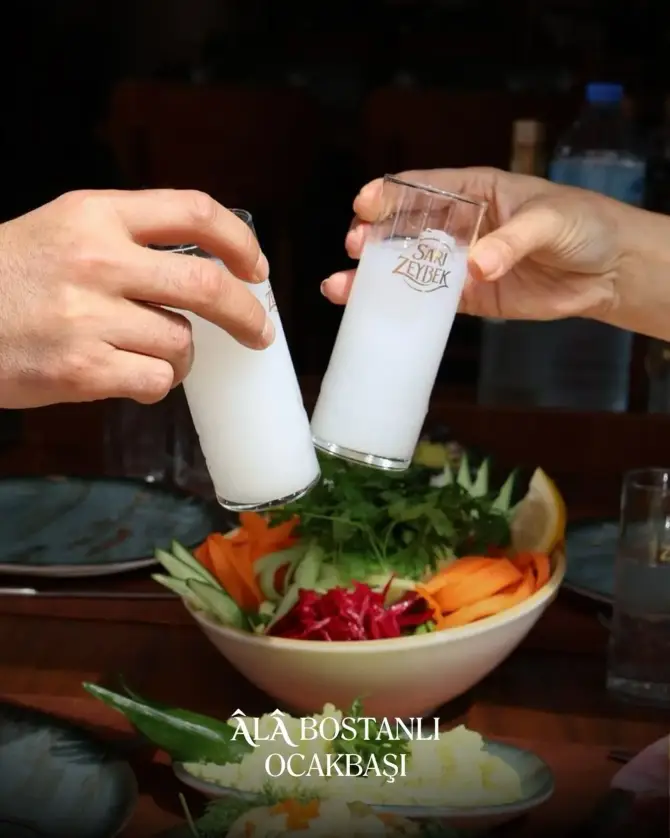 ala meyhane rakı kadehi