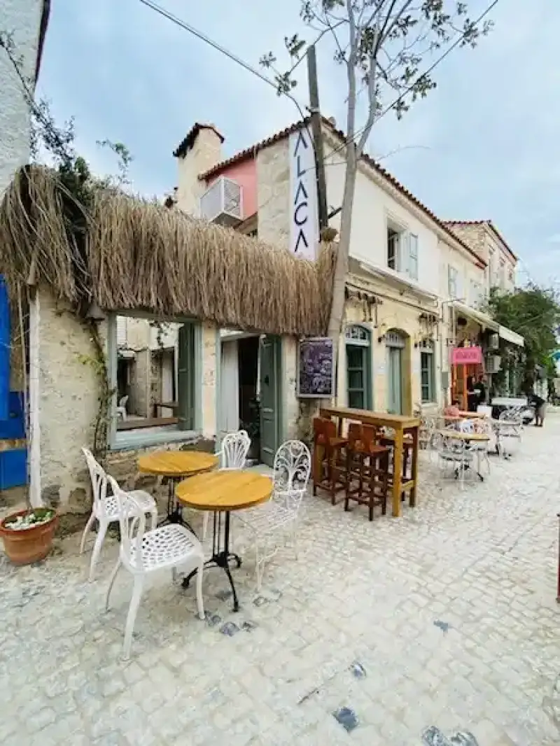 Alaca Resto Bar - İzmir Mekan Rehberi