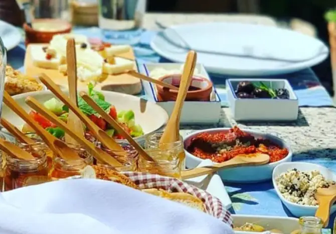 Alaçatı Demlik Kahvaltı&Cafe - İzmir Mekan Rehberi