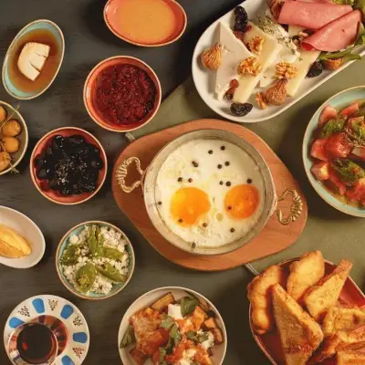 Alin's Cafe - Restaurant fotoğraf 4 - İzmir Mekan Rehberi