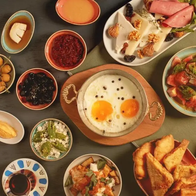 Alin's Cafe - Restaurant - İzmir Mekan Rehberi