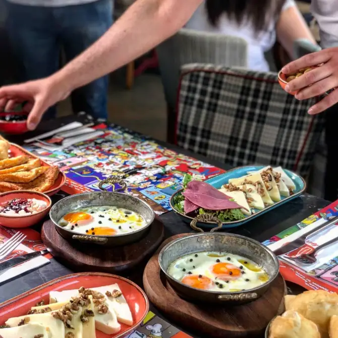 Alin's Cafe - Restaurant - İzmir Mekan Rehberi