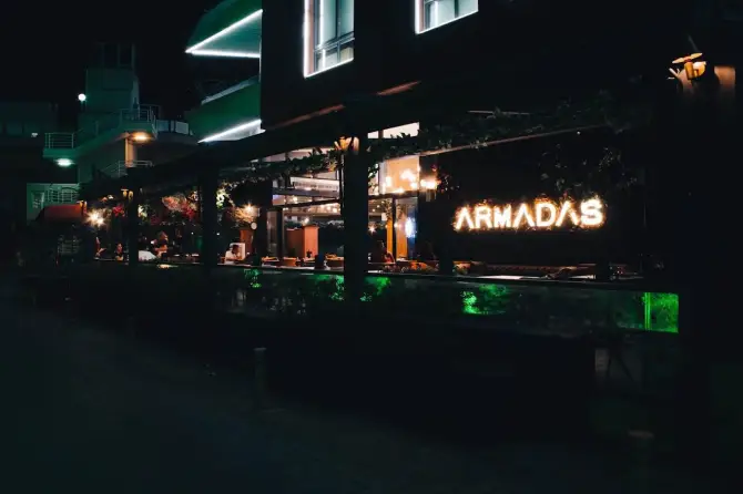 ARMADAS - İzmir Mekan Rehberi