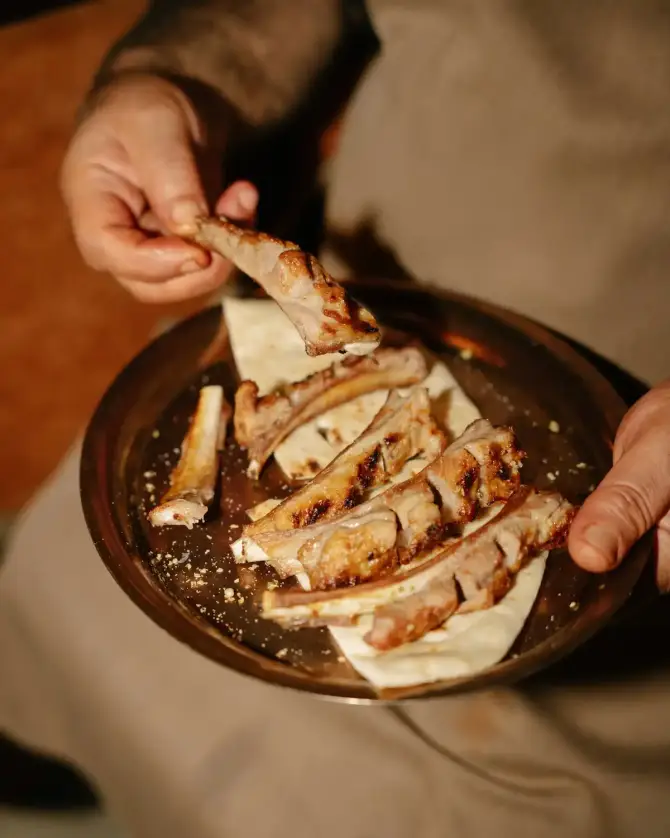 Ataşe Restaurant - İzmir Mekan Rehberi