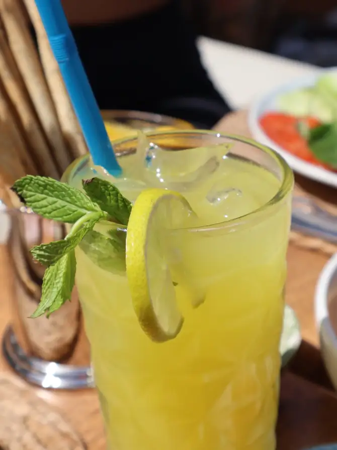 Aura Hookah Lounge - İzmir Mekan Rehberi