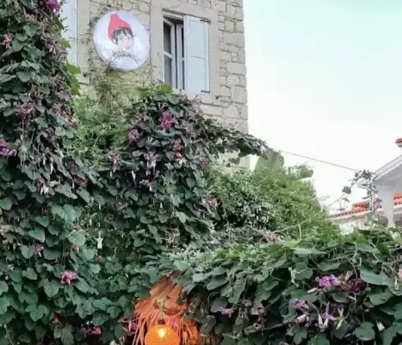 Azize Alaçatı Meyhanesi - İzmir Mekan Rehberi
