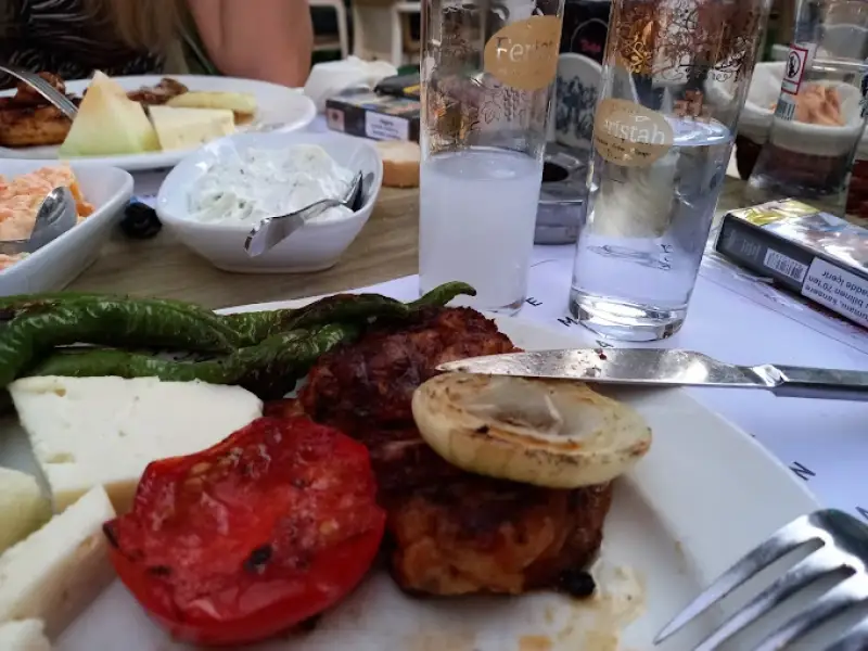 Buca Feriştah Meyhane - İzmir Mekan Rehberi