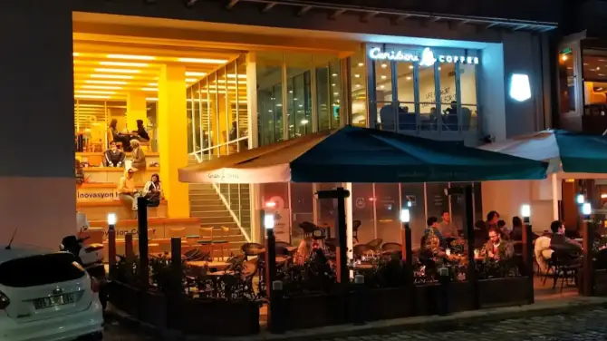 Caribou Coffee Konak - İzmir Mekan Rehberi