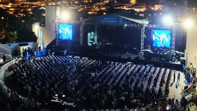 Çeşme Açıkhava Tiyatrosu - İzmir Mekan Rehberi
