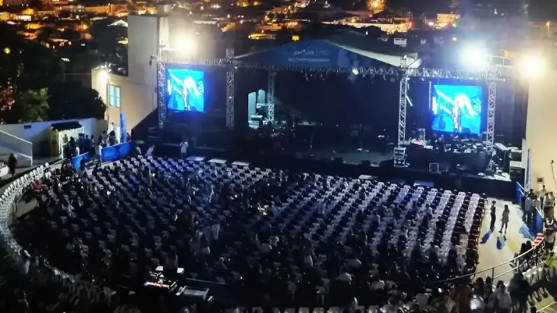 Çeşme Açıkhava Tiyatrosu - İzmir Mekan Rehberi