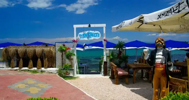 Denizaltı Cafe - İzmir Mekan Rehberi