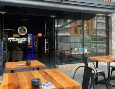 Hamburg Street Foods & Pub fotoğraf 1 - İzmir Mekan Rehberi