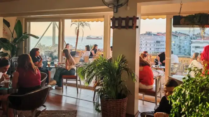 Haus Pera Coffee Konak - İzmir Mekan Rehberi