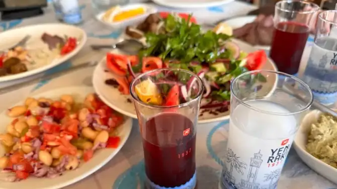 Havuzlu Meyhane - İzmir Mekan Rehberi