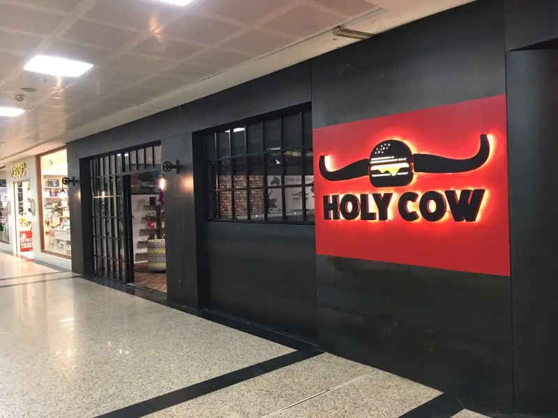 Holy Cow Gourmet Burgers & Steakhouse - İzmir Mekan Rehberi