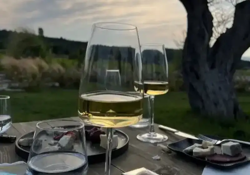 Hus Wines - İzmir Mekan Rehberi