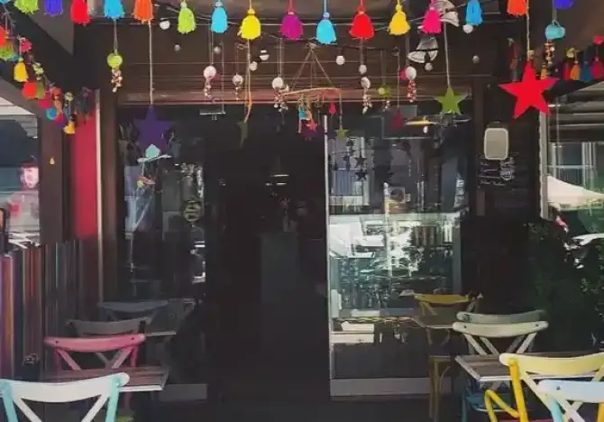 Enfes Şeyler Cafe & Bistro - İzmir Mekan Rehberi