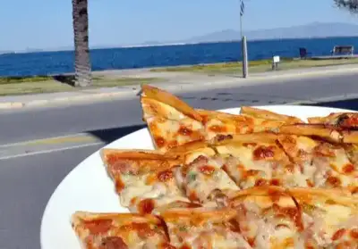 Karacasu Pide Garden  fotoğraf 1 - İzmir Mekan Rehberi
