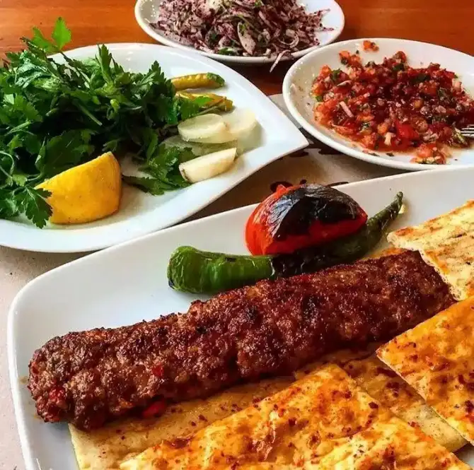 Adanadayım - İzmir Mekan Rehberi