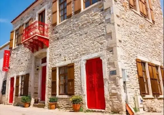 Cherno Hotel - İzmir Mekan Rehberi