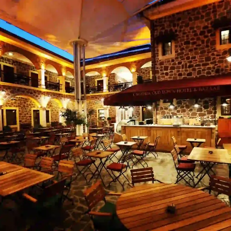 L'agora Old Town Cafe - İzmir Mekan Rehberi