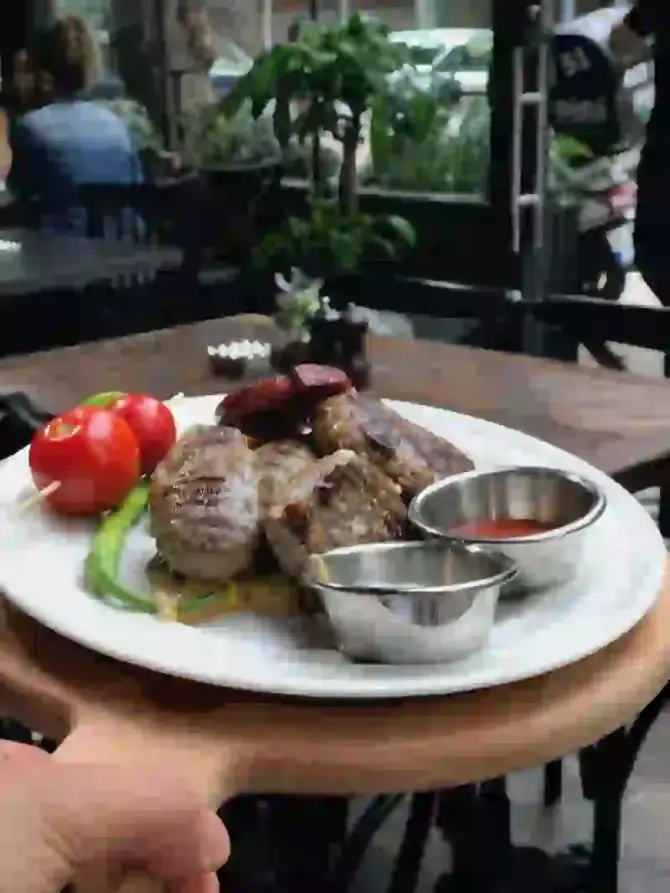 Piri Köfte - İzmir Mekan Rehberi