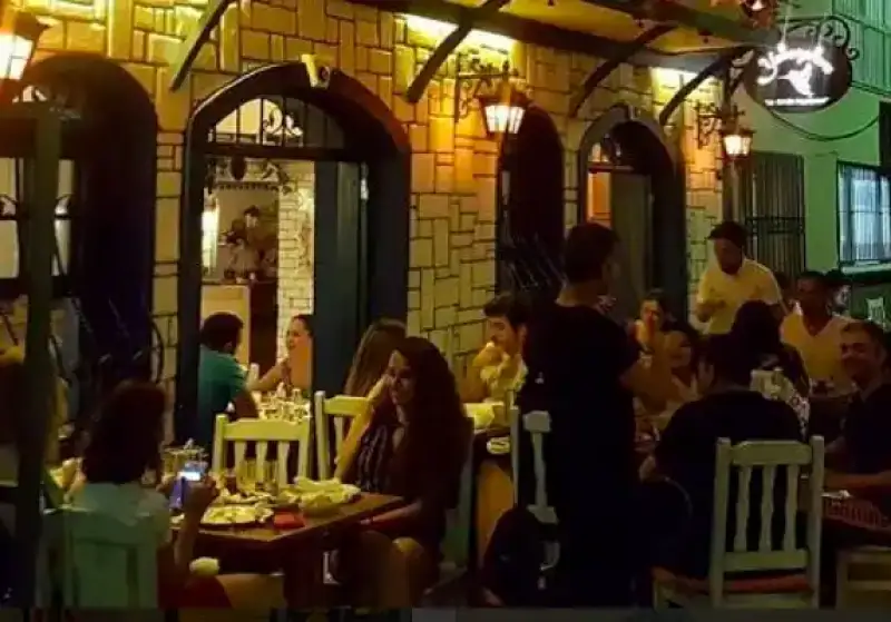 Yalıçapkını İzmir Meyhanesi - İzmir Mekan Rehberi