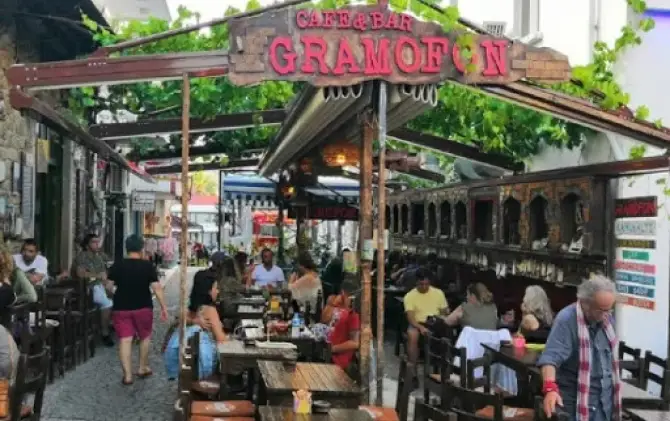 Gramofon Cafe - İzmir Mekan Rehberi