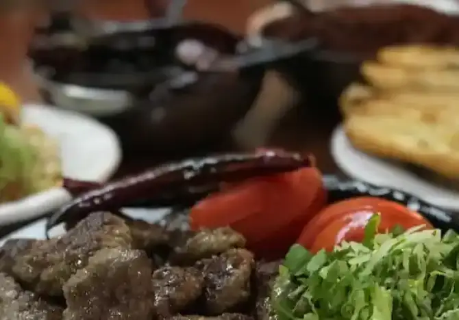 Köfteci Salih Arslan Kemeraltı - İzmir Mekan Rehberi