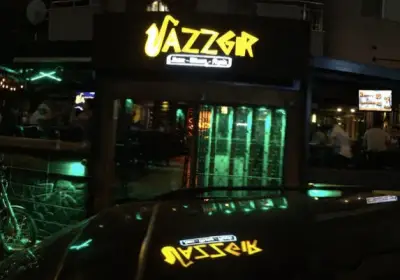Jazzgır Live Performance Hall fotoğraf 1 - İzmir Mekan Rehberi