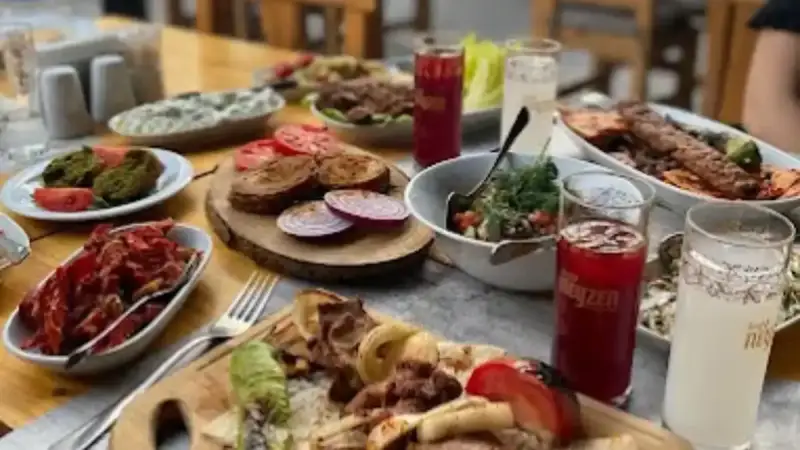 Keyf-i Neyzen Meyhane Bayraklı - İzmir Mekan Rehberi