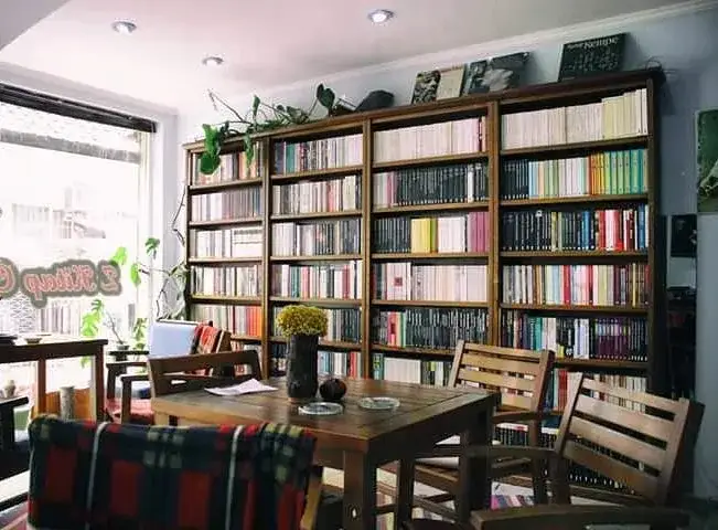 kiraz kafe kitaplık
