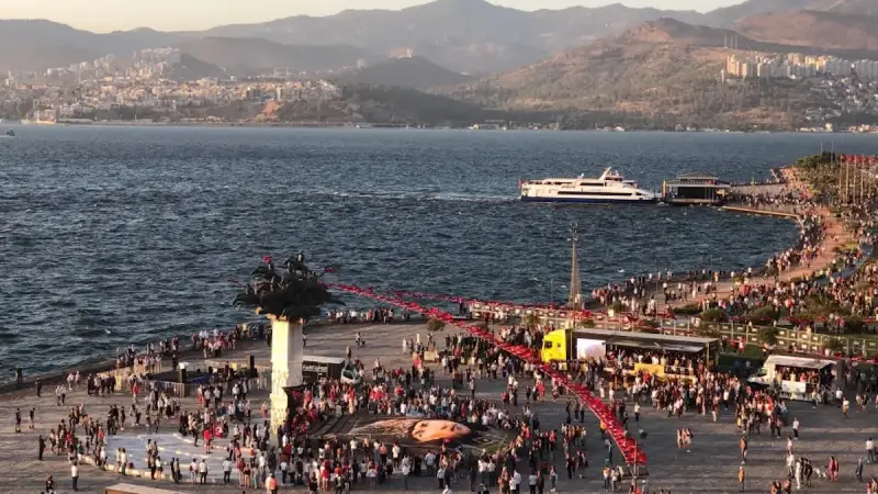 Gündoğdu Meydanı fotoğraf 1