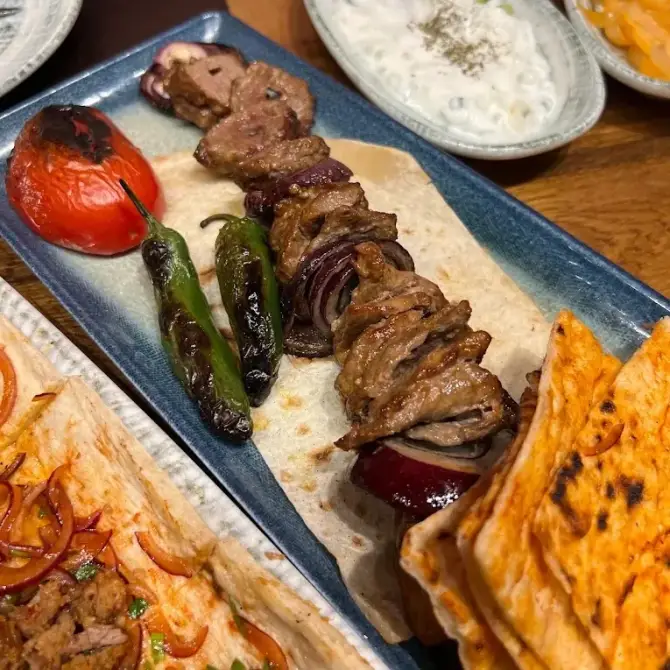 Kuzuzade Et Kebap - İzmir Mekan Rehberi