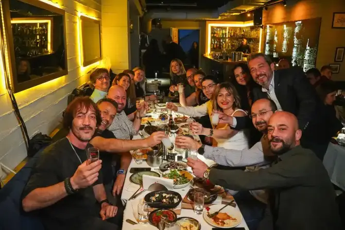 leke alsancak buluşma masası
