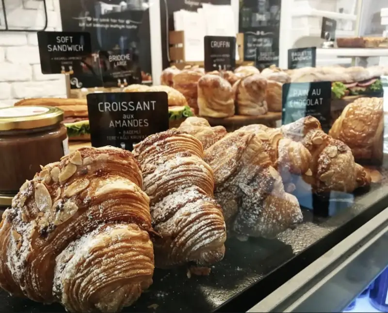 Leone Patisserie & Boulangerie Alsancak - İzmir Mekan Rehberi