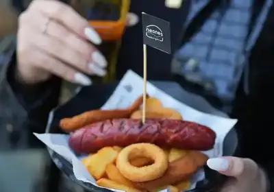 Neones Burger Çiğli  fotoğraf 1 - İzmir Mekan Rehberi