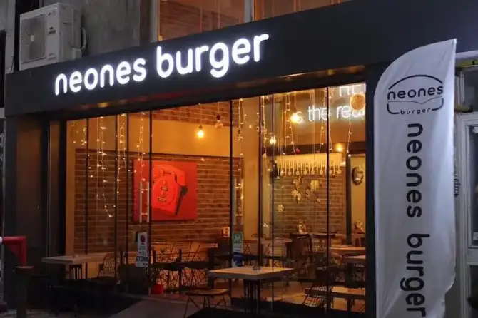 Neones Burger Karşıyaka - İzmir Mekan Rehberi