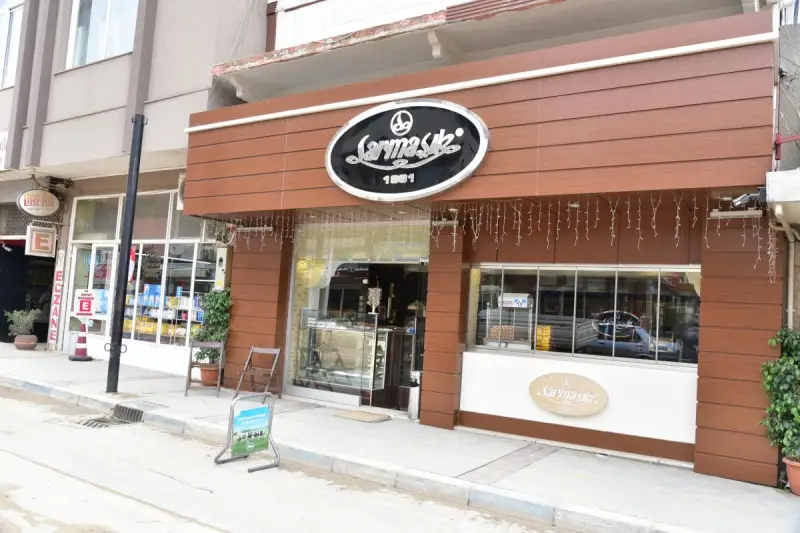 Sarmaşık Pastanesi - İzmir Mekan Rehberi