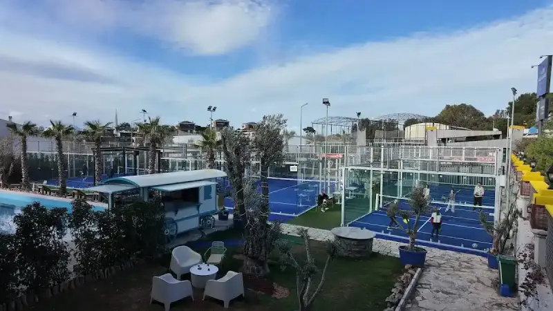 Swiss Padel İzmir - İzmir Mekan Rehberi