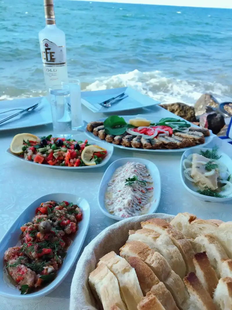 Tek Bi-Yer - İzmir Mekan Rehberi
