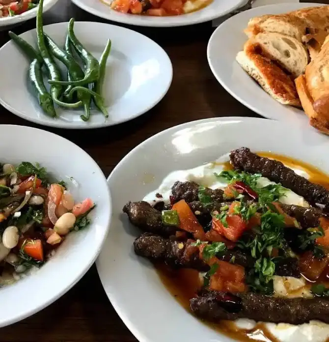   Meşhur Tire Kebapçısı Ali Usta - İzmir Mekan Rehberi