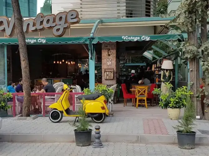Vintage Cafe - İzmir Mekan Rehberi