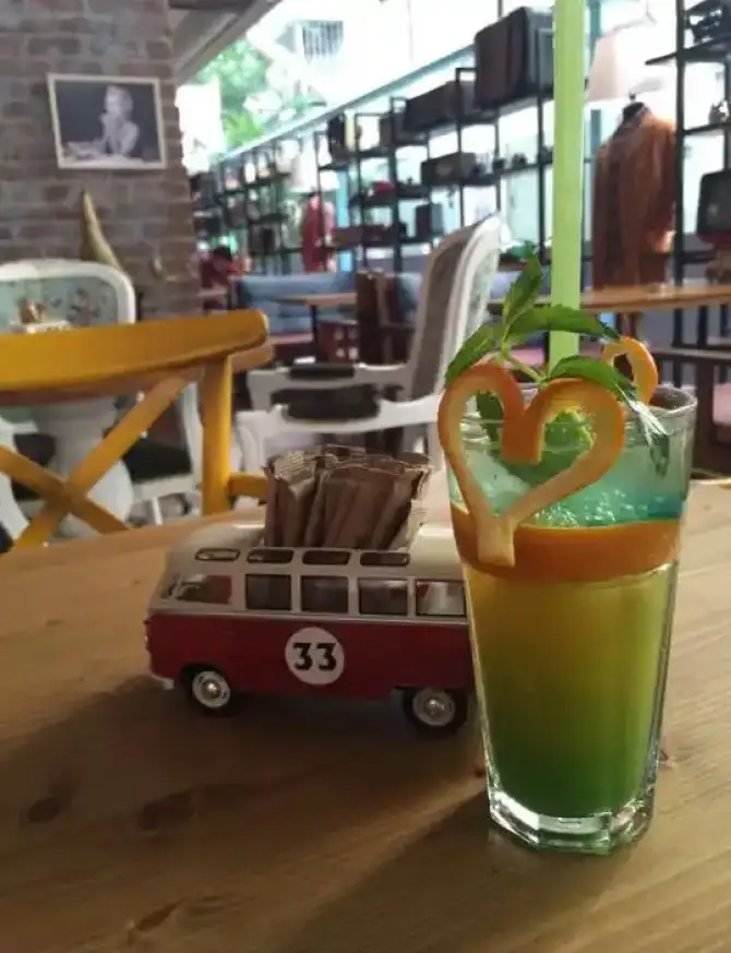 Vintage Cafe - İzmir Mekan Rehberi