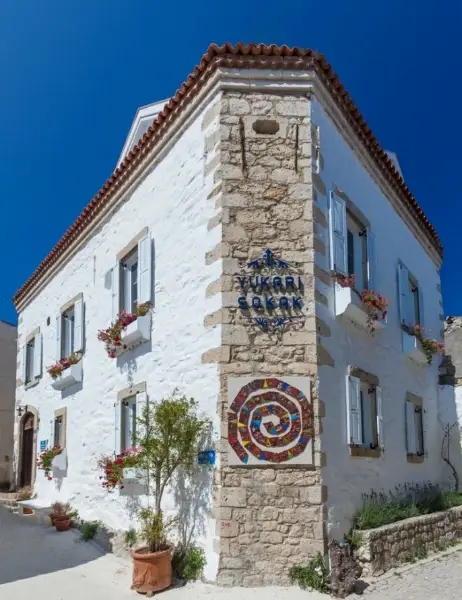 Yukarı Sokak / Alaçatı  - İzmir Mekan Rehberi