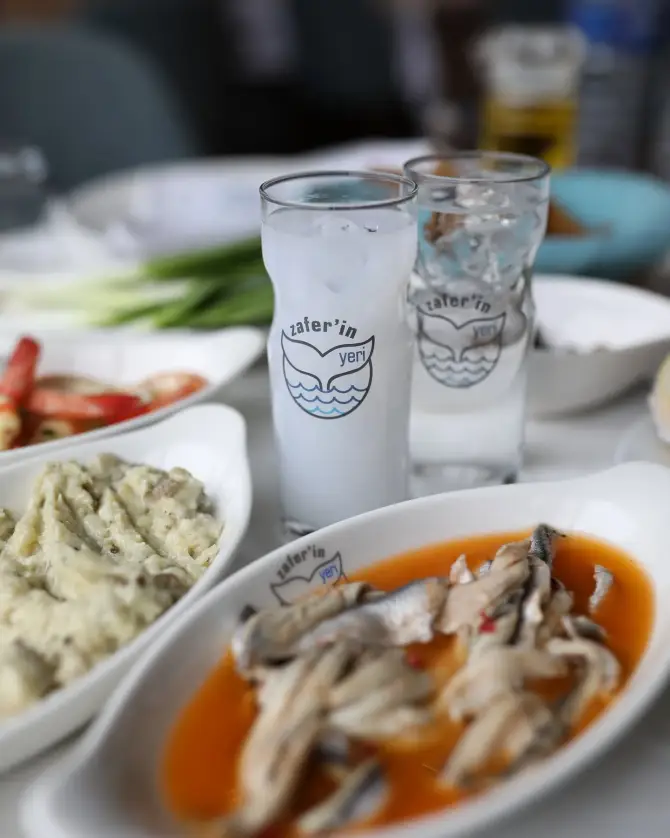 zaferin yeri kordon rakı sofrası
