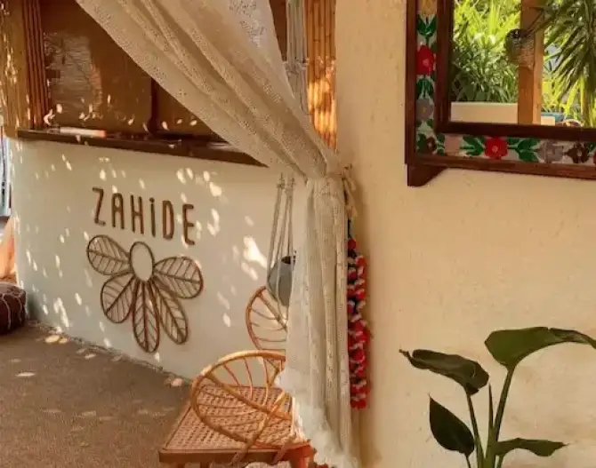  Zahide Alaçatı - İzmir Mekan Rehberi
